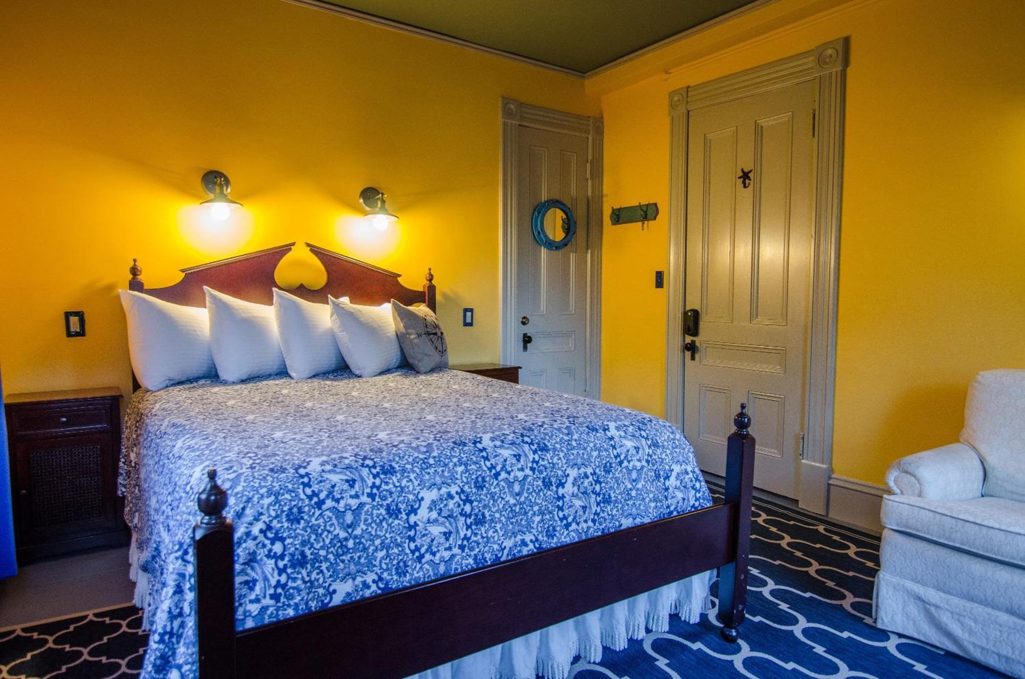 Heart Of The Village Bed & Breakfast In Shelburne Vt Номер фото
