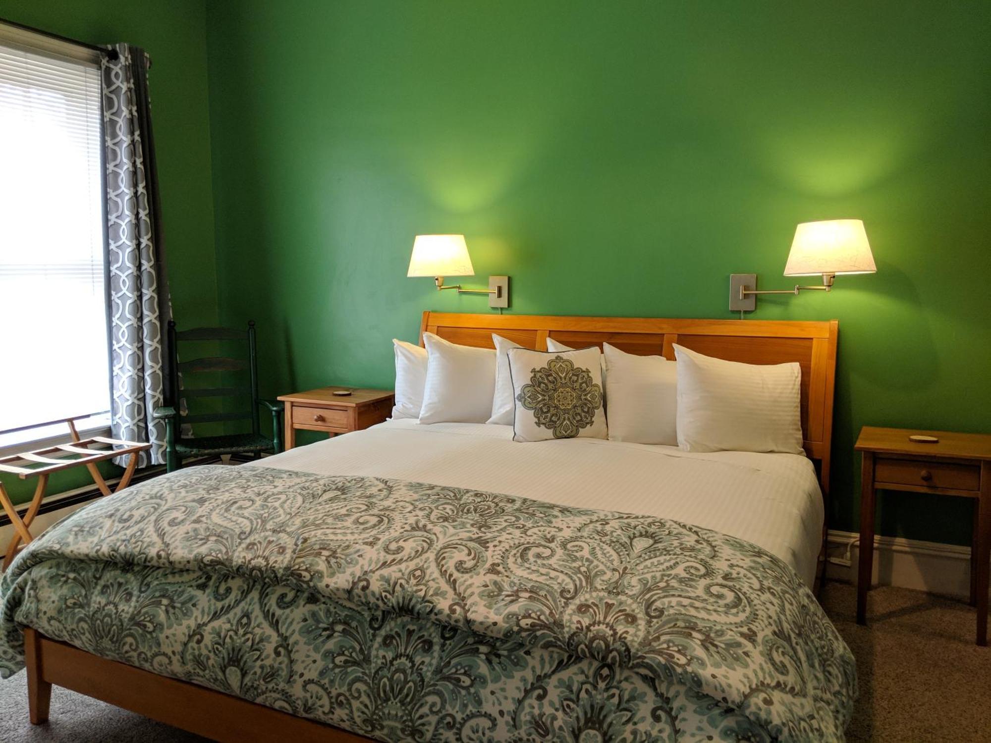 Heart Of The Village Bed & Breakfast In Shelburne Vt Номер фото