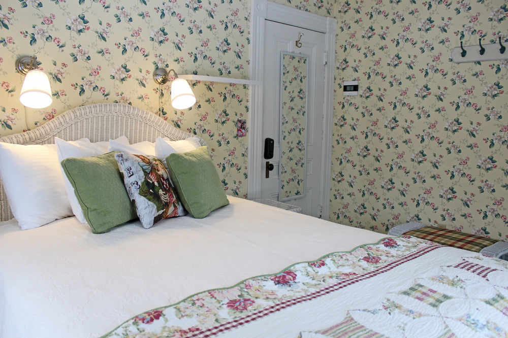 Heart Of The Village Bed & Breakfast In Shelburne Vt Экстерьер фото