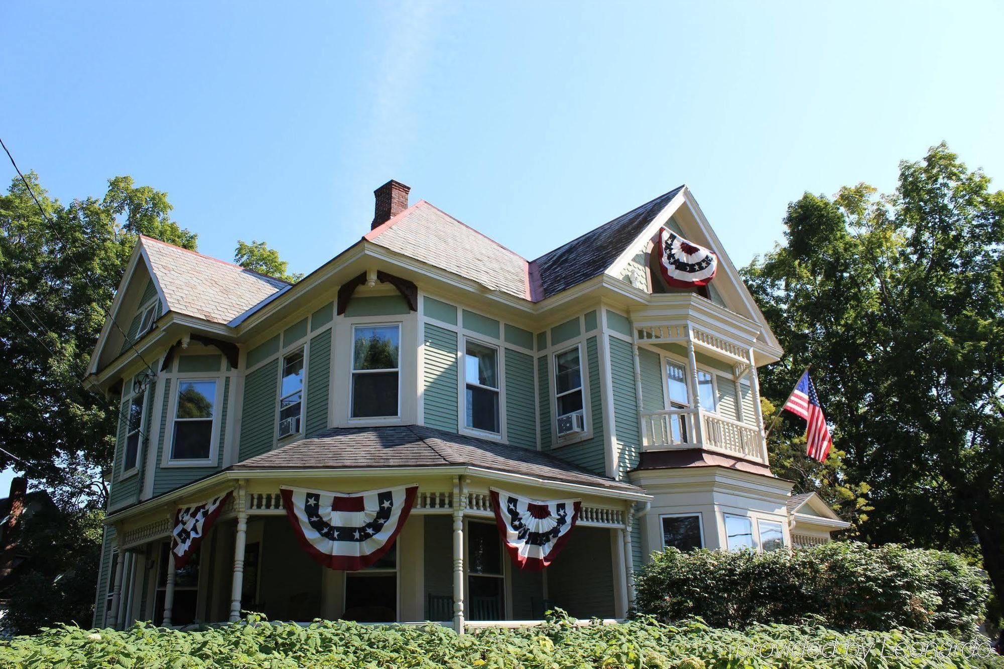 Heart Of The Village Bed & Breakfast In Shelburne Vt Экстерьер фото