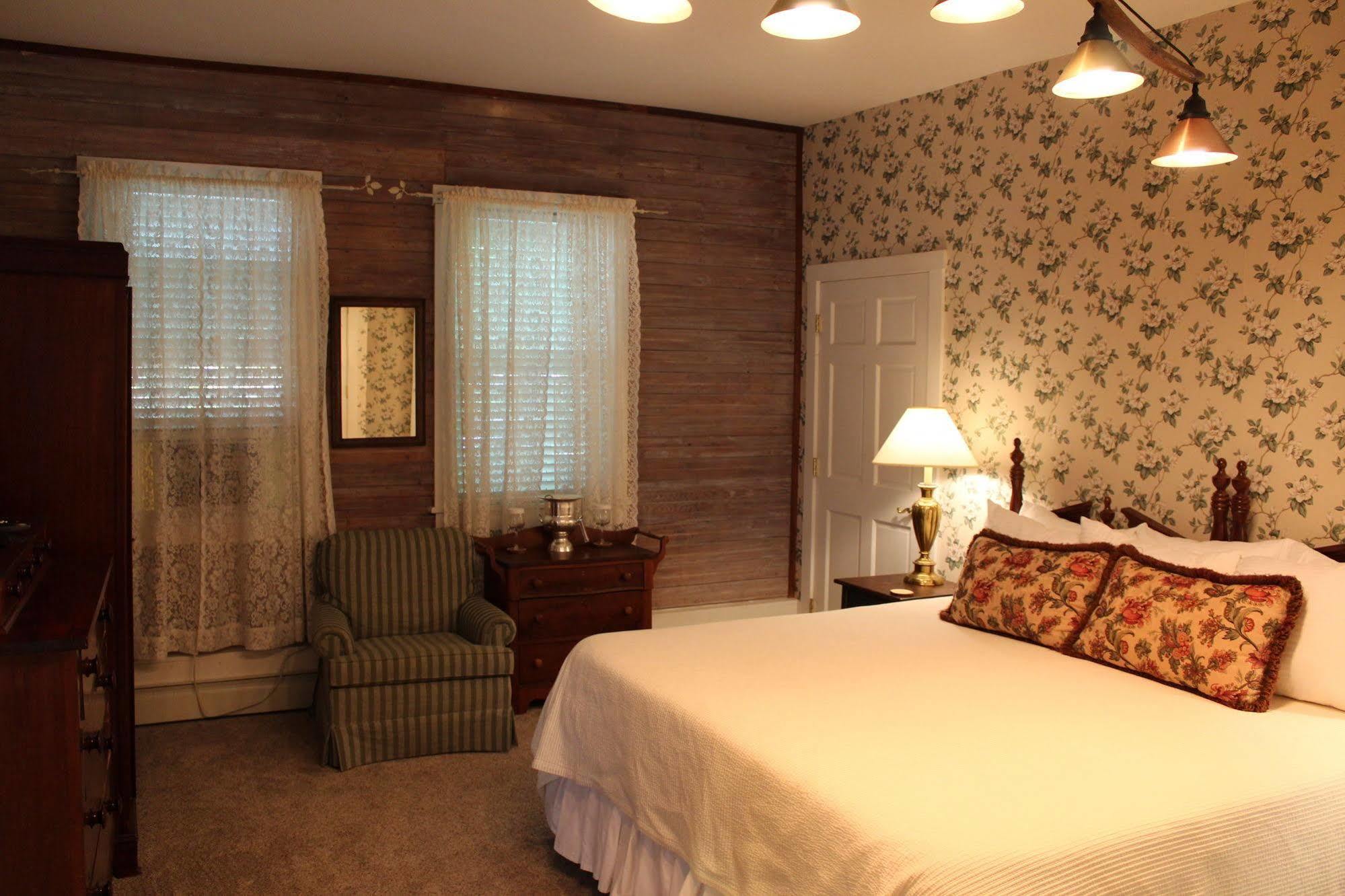 Heart Of The Village Bed & Breakfast In Shelburne Vt Экстерьер фото