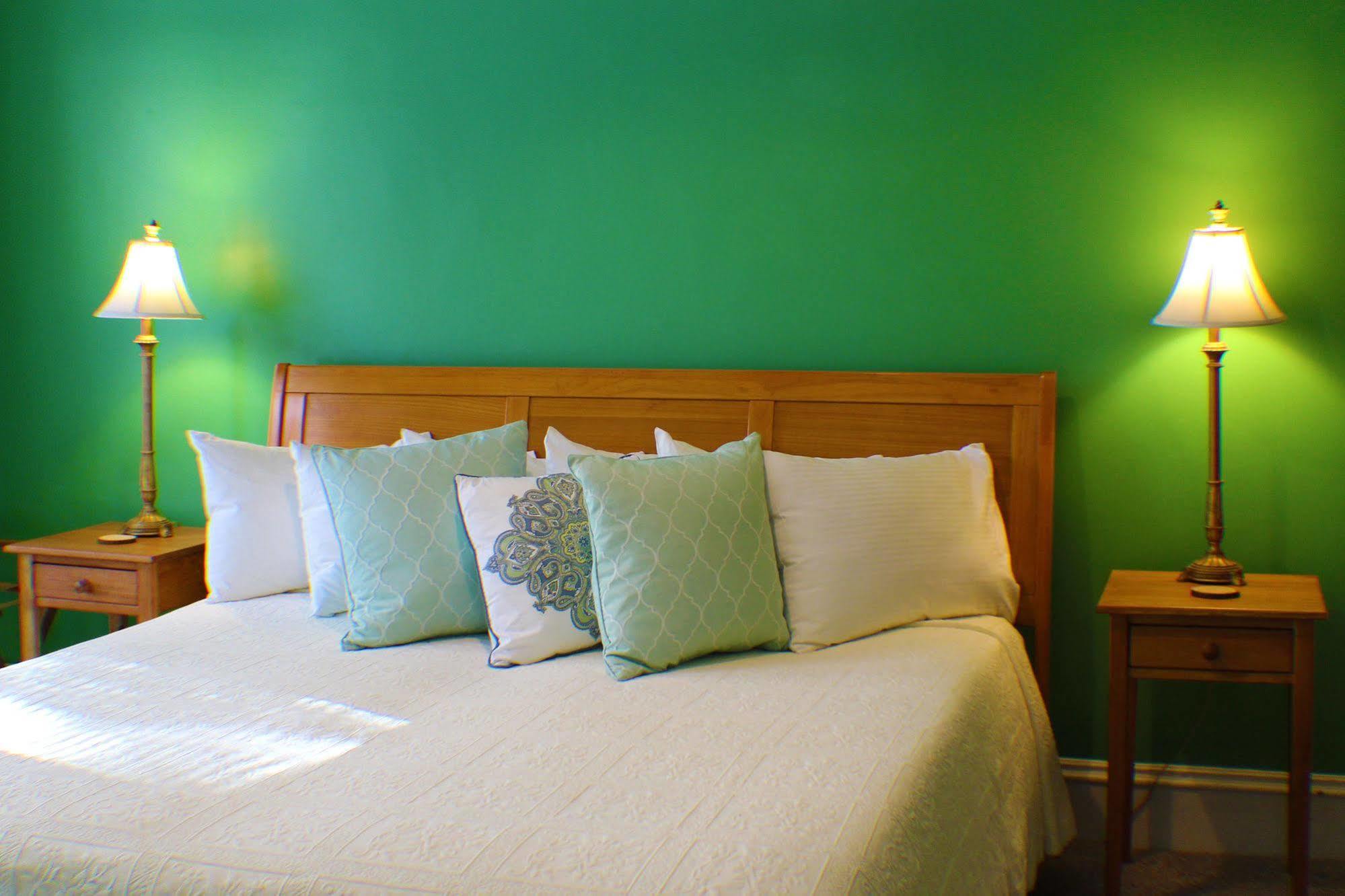Heart Of The Village Bed & Breakfast In Shelburne Vt Экстерьер фото