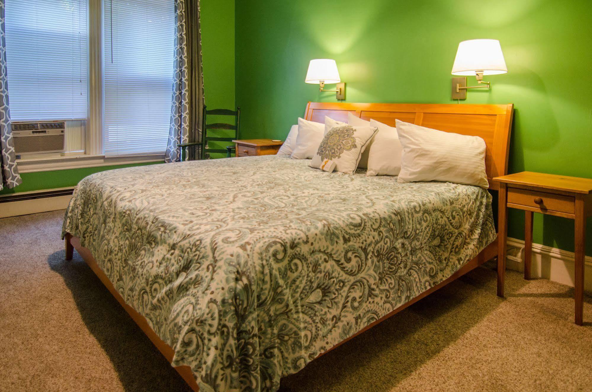Heart Of The Village Bed & Breakfast In Shelburne Vt Экстерьер фото